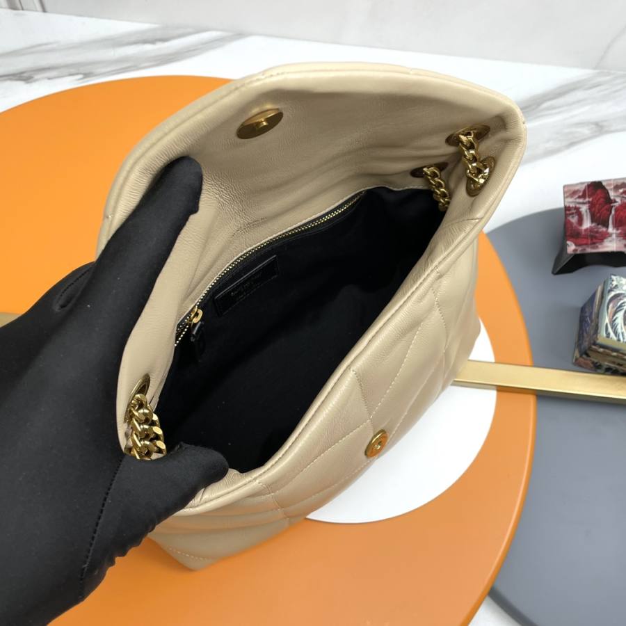 Saint Laurent Loulou Puffer Small 29 x 17 x 11 FFB8