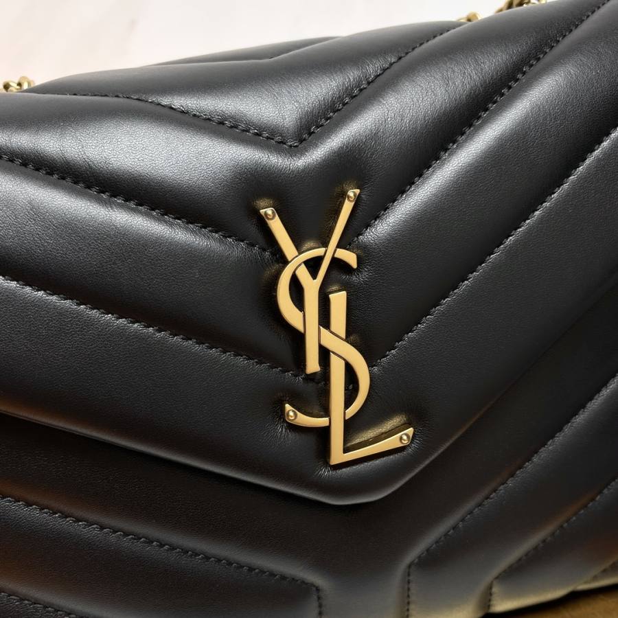 Saint Laurent Loulou Small 25 x 17 x 9 0036