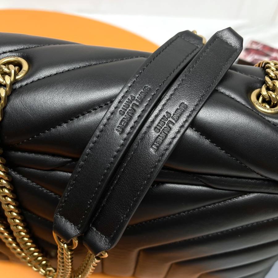 Saint Laurent Loulou Small 25 x 17 x 9 0036