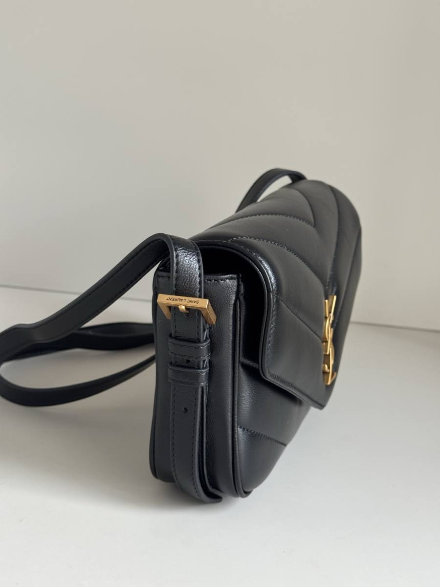 Saint Laurent Loulou Small 25 x 17 x 9 3D5E