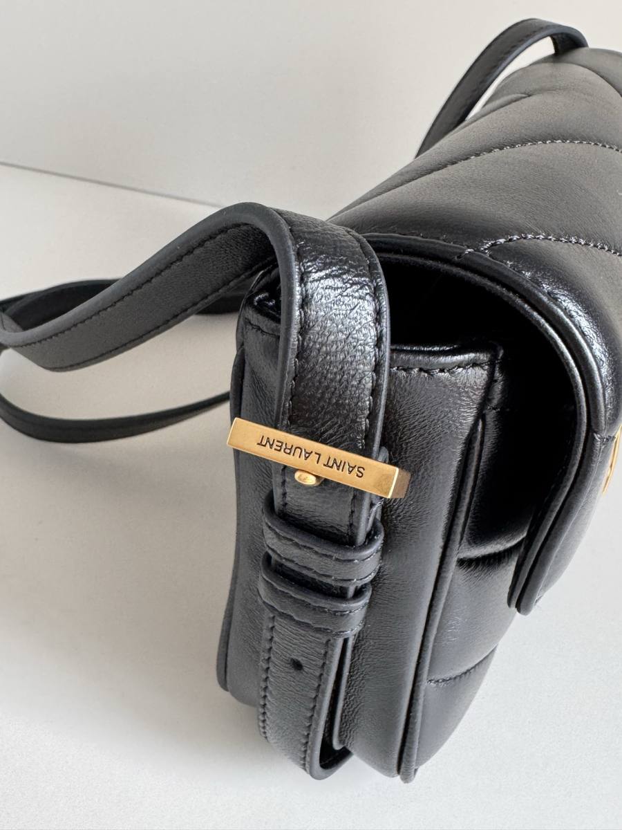 Saint Laurent Loulou Small 25 x 17 x 9 3D5E