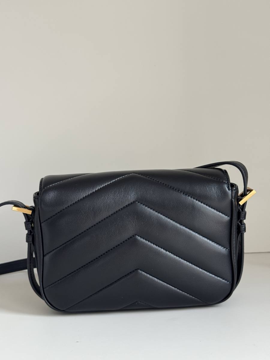 Saint Laurent Loulou Small 25 x 17 x 9 3D5E