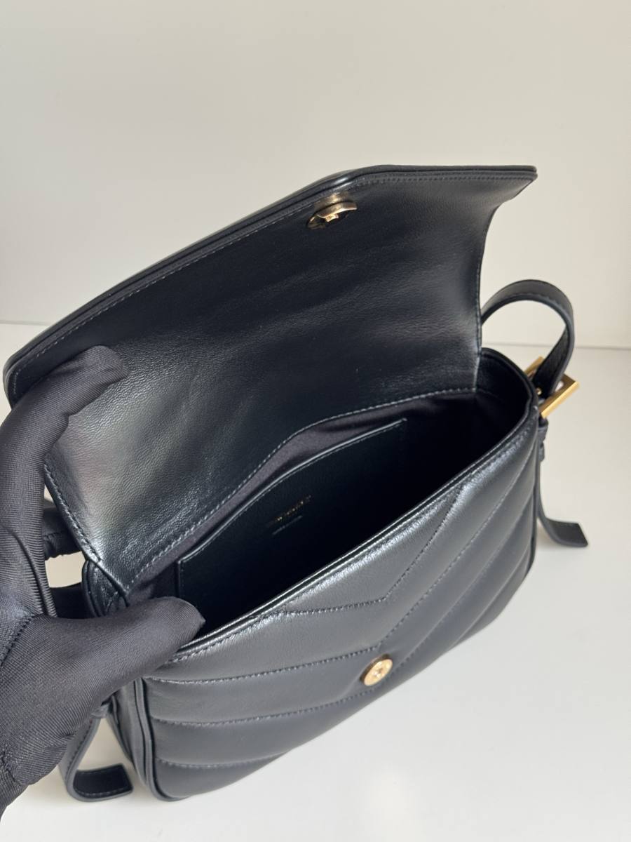 Saint Laurent Loulou Small 25 x 17 x 9 3D5E