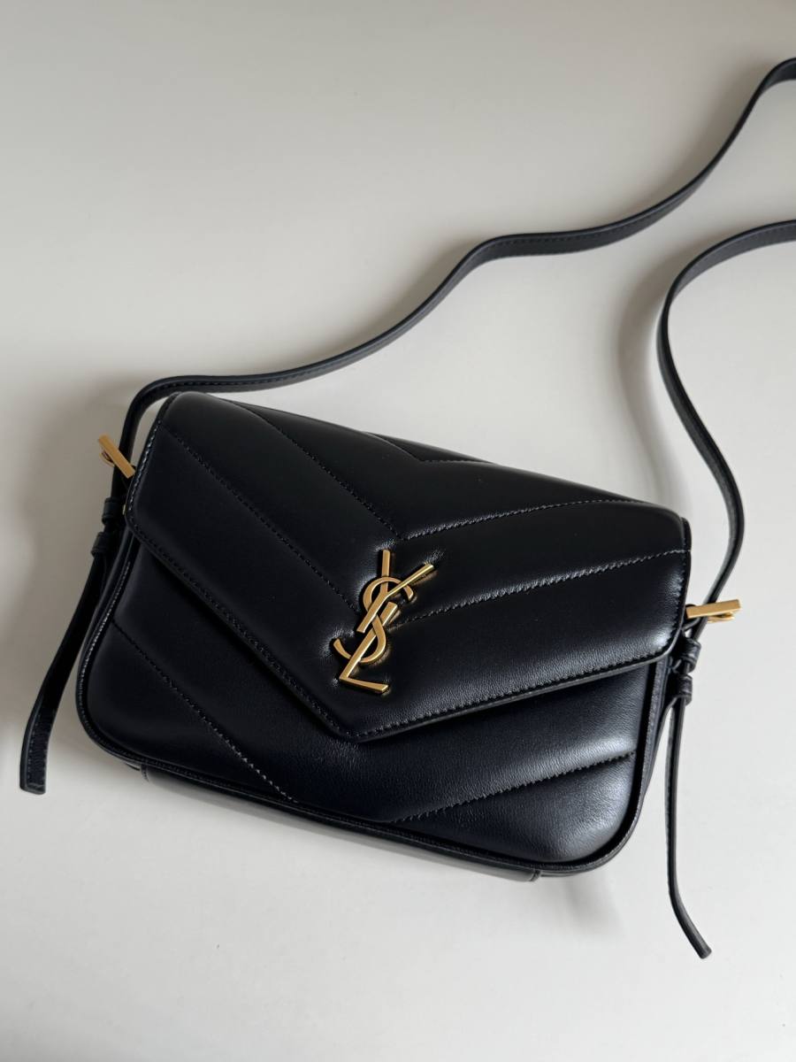 Saint Laurent Loulou Small 25 x 17 x 9 3D5E