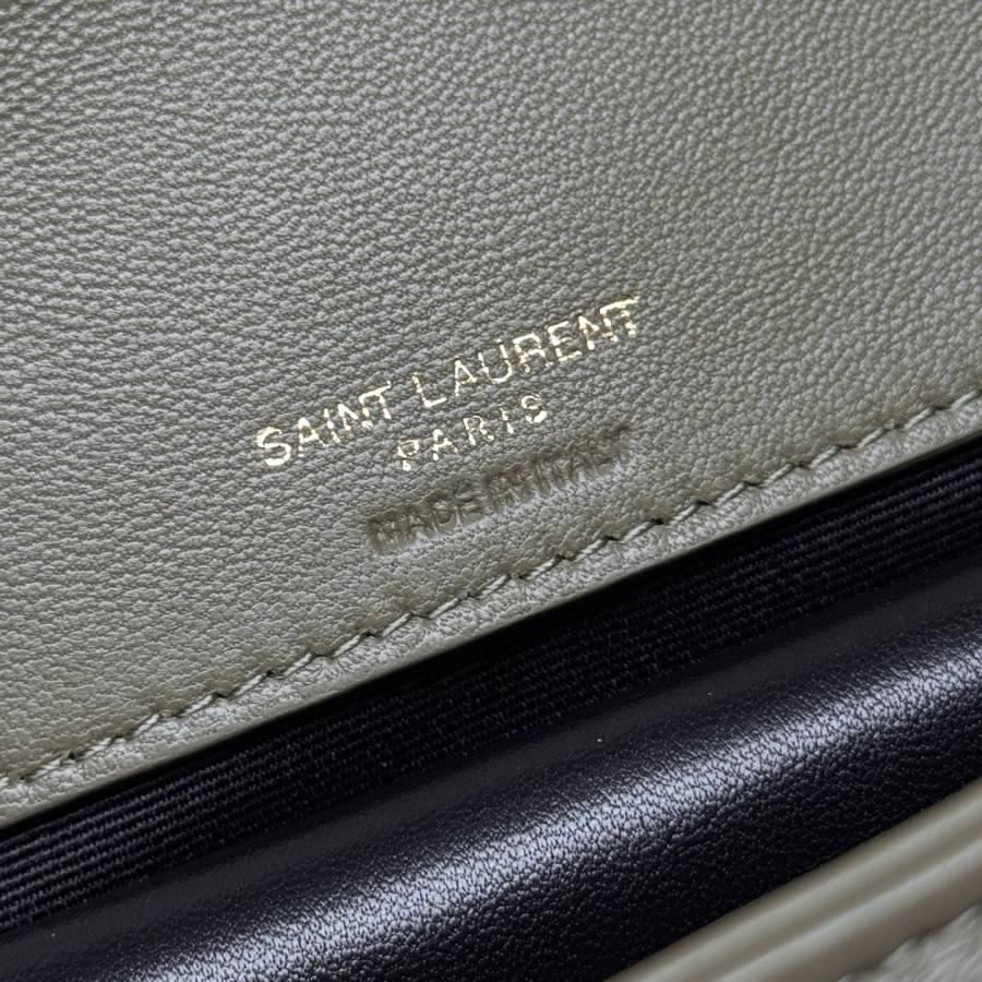 Saint Laurent Loulou Small 25 x 17 x 9 3E89