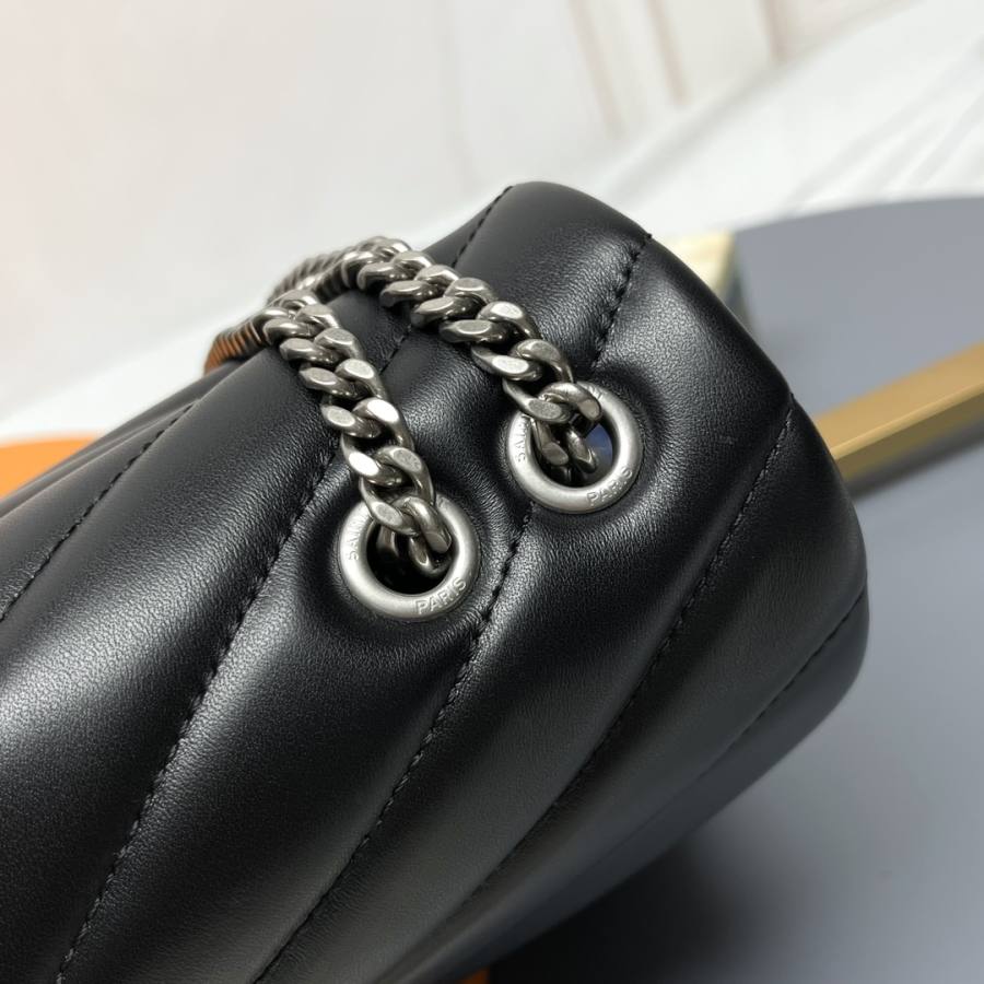 Saint Laurent Loulou Small 25 x 17 x 9 8E71