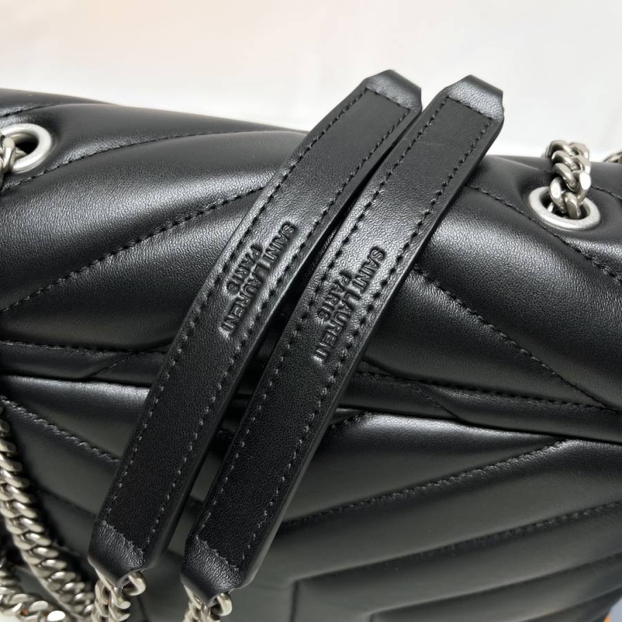 Saint Laurent Loulou Small 25 x 17 x 9 8E71