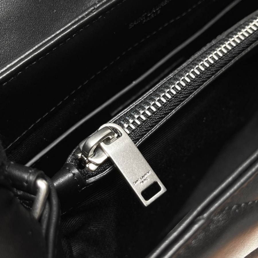 Saint Laurent Loulou Small 25 x 17 x 9 8E71