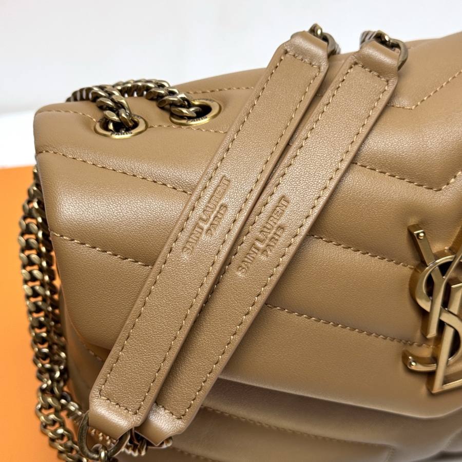 Saint Laurent Loulou Small 25 x 17 x 9 A6D7
