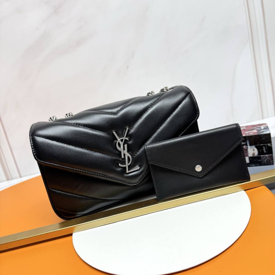 Saint Laurent Loulou Small 25 x 17 x 9 B58C