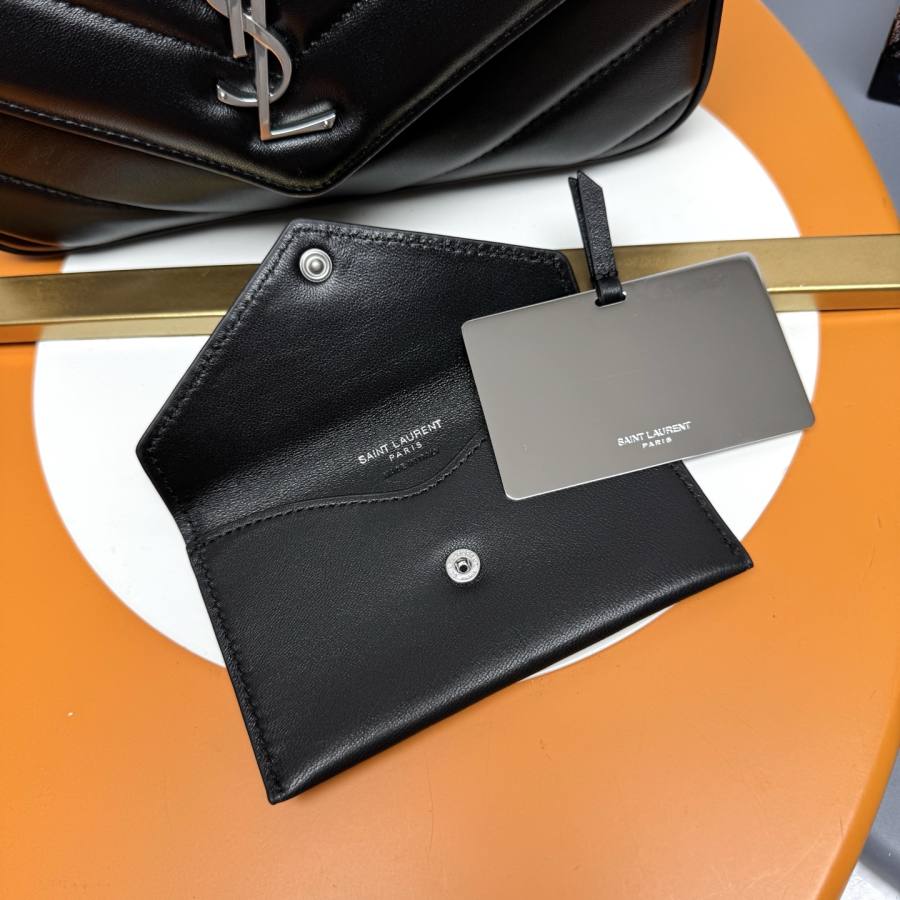 Saint Laurent Loulou Small 25 x 17 x 9 B58C
