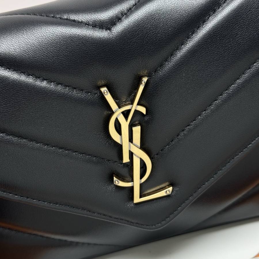 Saint Laurent Loulou Small 25 x 17 x 9 F6C0