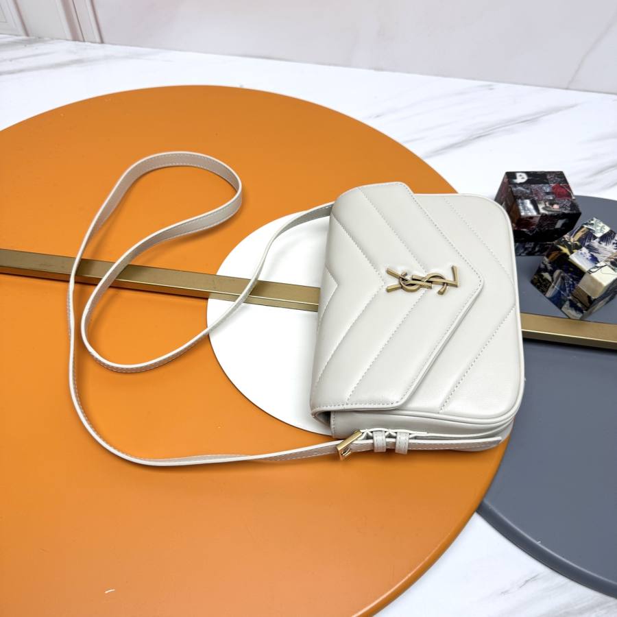 Saint Laurent Loulou Toy 20 x 14 x 7 A966
