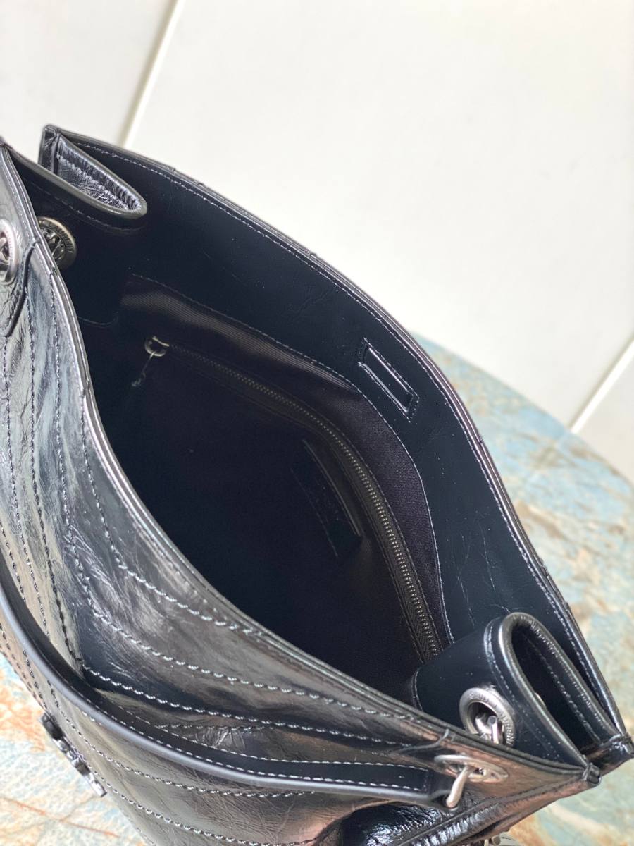 Saint Laurent Niki Shopping Medium 33 x 27 x 14 6CBE