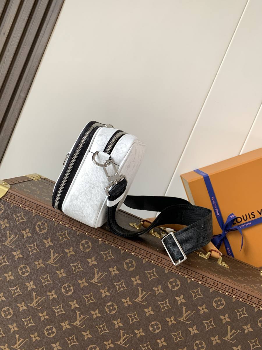 Louis Vuitton Alpha Messenger M31069 32 x 25 x 8 99BB