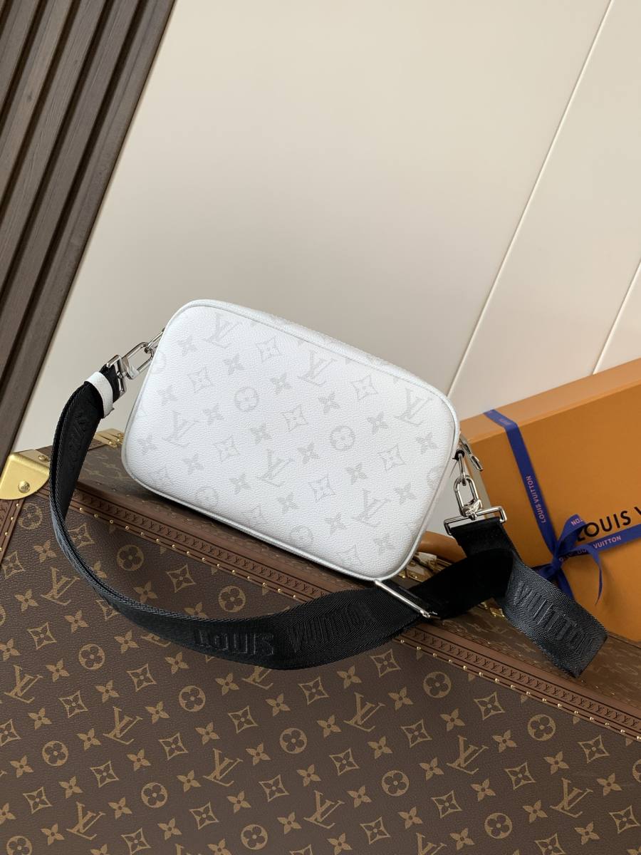 Louis Vuitton Alpha Messenger M31069 32 x 25 x 8 99BB
