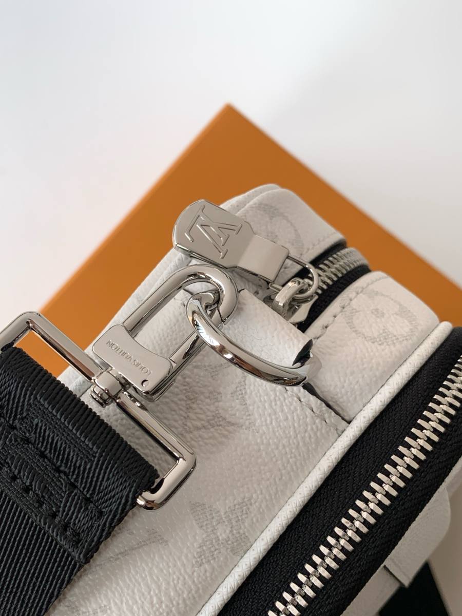 Louis Vuitton Alpha Messenger M31069 32 x 25 x 8 99BB
