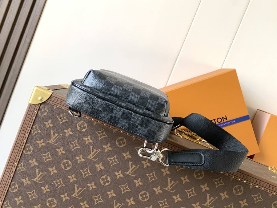 Louis Vuitton Avenue Sling M27153 20 x 31 x 7 0DB4