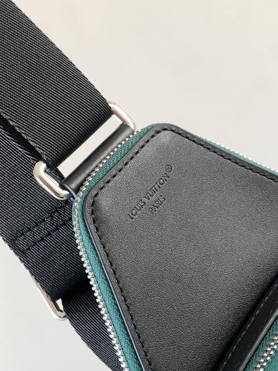 Louis Vuitton Avenue Sling M27153 20 x 31 x 7 0DB4