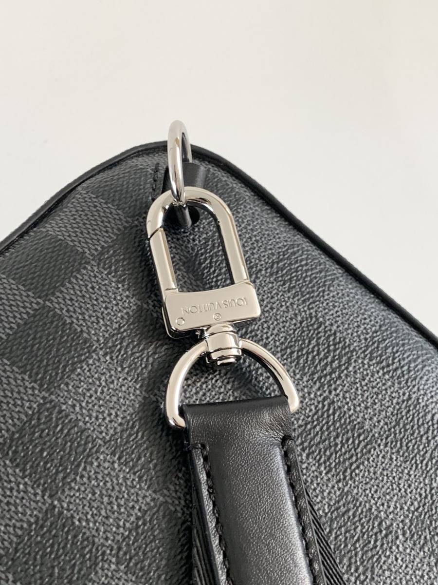 Louis Vuitton Avenue Sling M27153 20 x 31 x 7 0DB4
