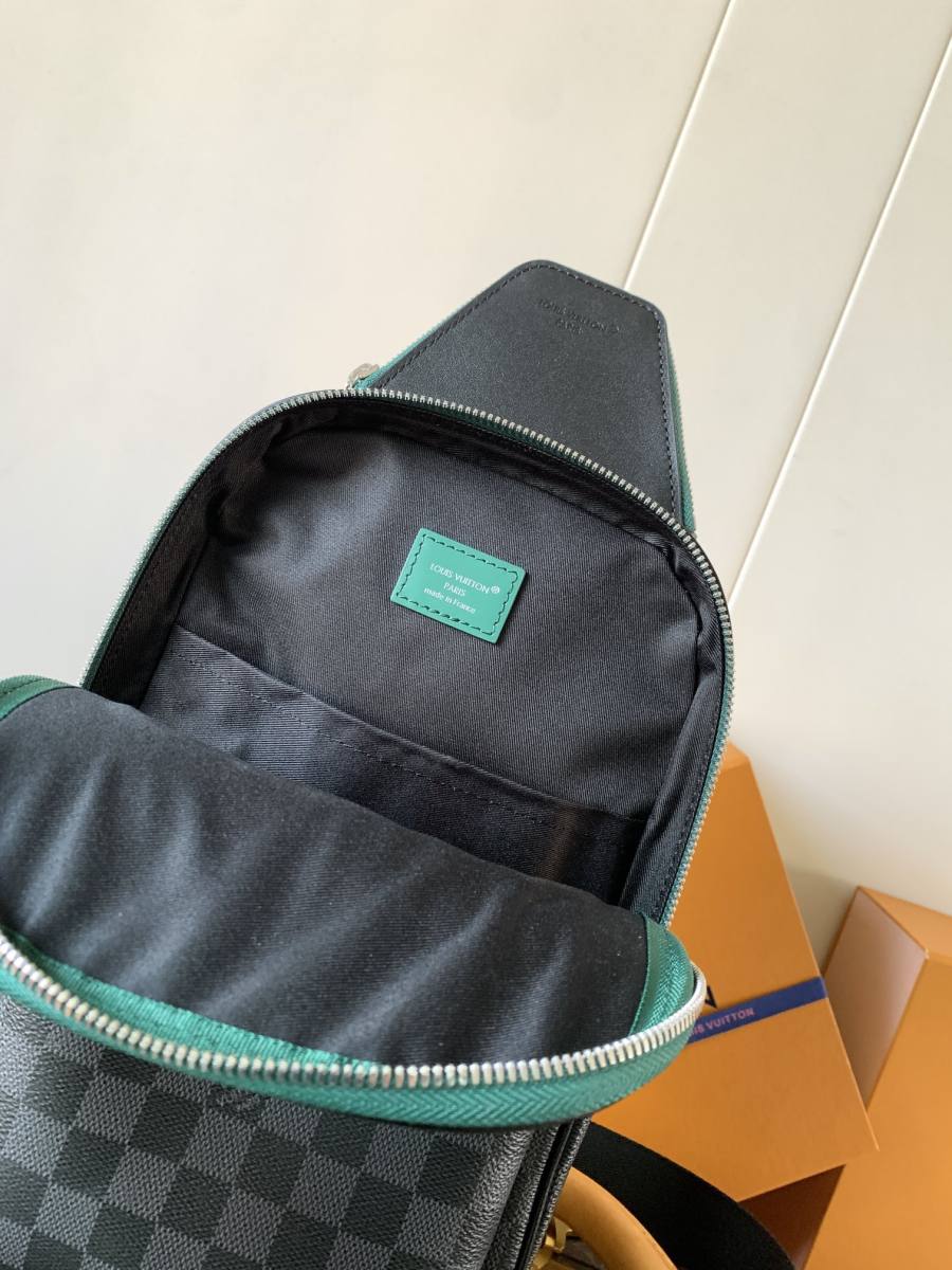 Louis Vuitton Avenue Sling M27153 20 x 31 x 7 0DB4