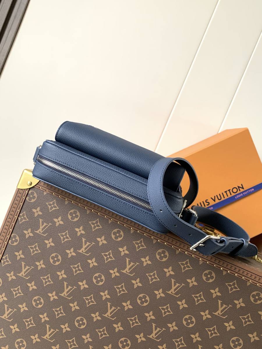 Louis Vuitton Boarding Messenger M15260 32 x 24 x 8 217D