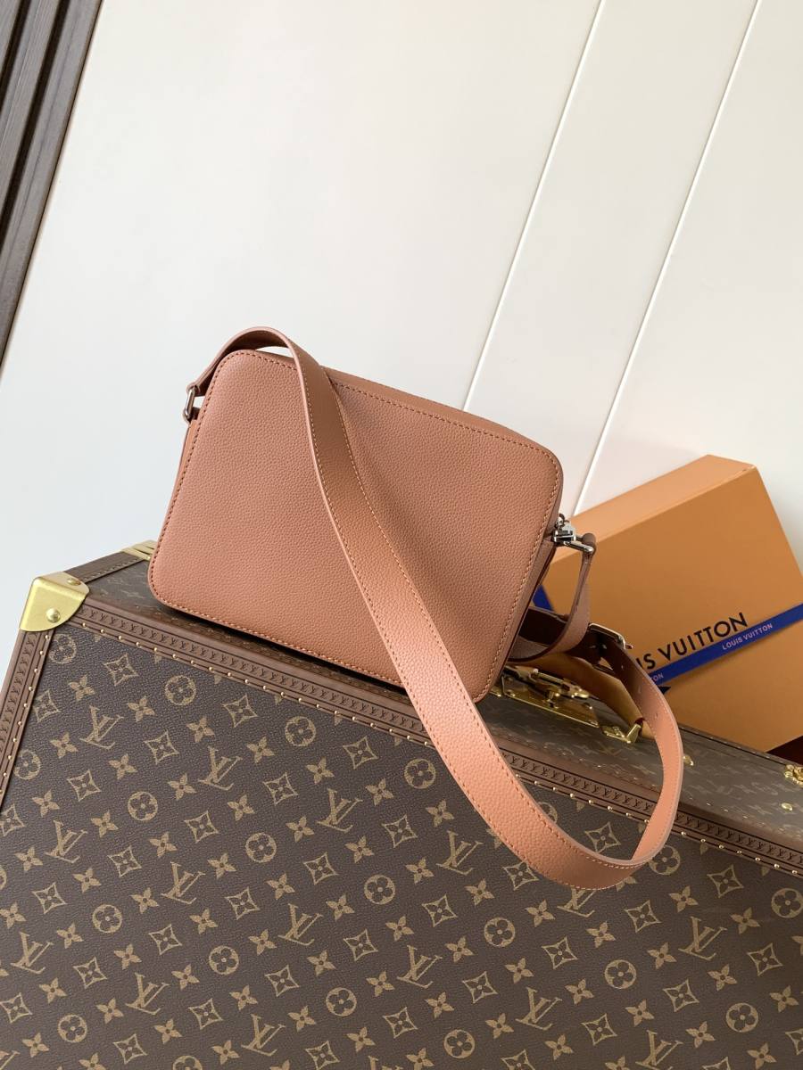 Louis Vuitton Boarding Messenger M25981 32 x 24 x 8 CF28