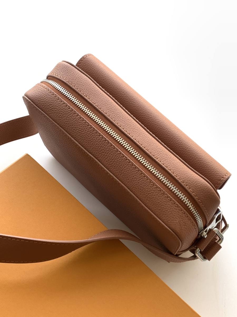 Louis Vuitton Boarding Messenger M25981 32 x 24 x 8 CF28