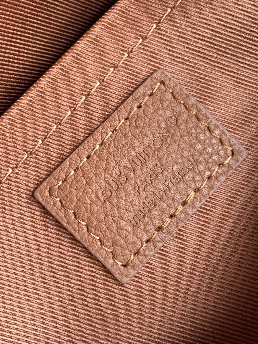 Louis Vuitton Boarding Messenger M25981 32 x 24 x 8 CF28