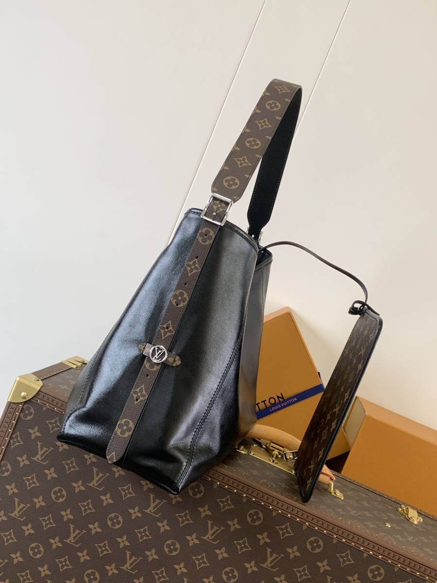 Louis Vuitton CarryAll MM M25143 36 x 28 x 16 19EA