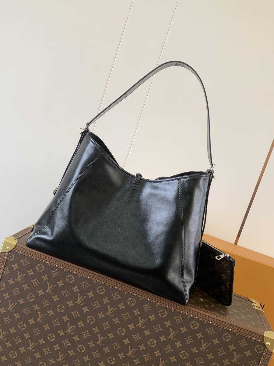Louis Vuitton CarryAll MM M25143 36 x 28 x 16 19EA