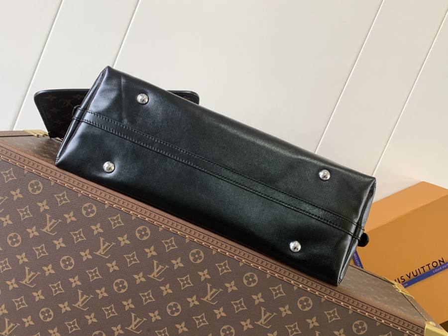 Louis Vuitton CarryAll MM M25143 36 x 28 x 16 19EA