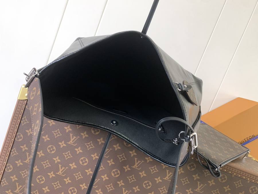 Louis Vuitton CarryAll MM M25143 36 x 28 x 16 19EA