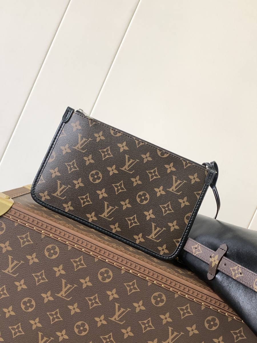 Louis Vuitton CarryAll MM M25143 36 x 28 x 16 19EA