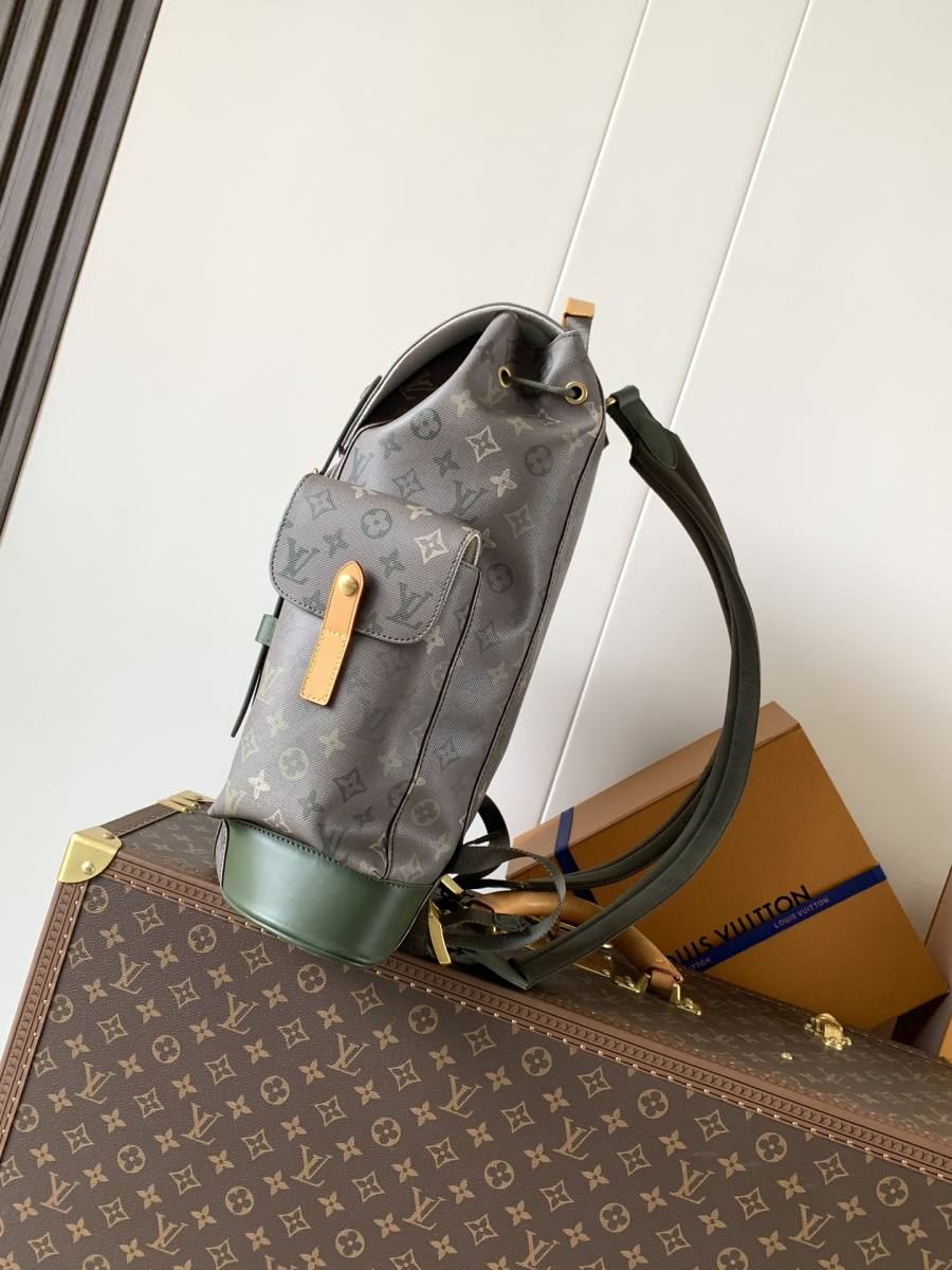 Louis Vuitton Christopher PM M27080 32 x 41 x 15 7107