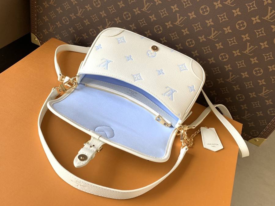 Louis Vuitton Diane M28054 24 x 17 x 8 BE1D