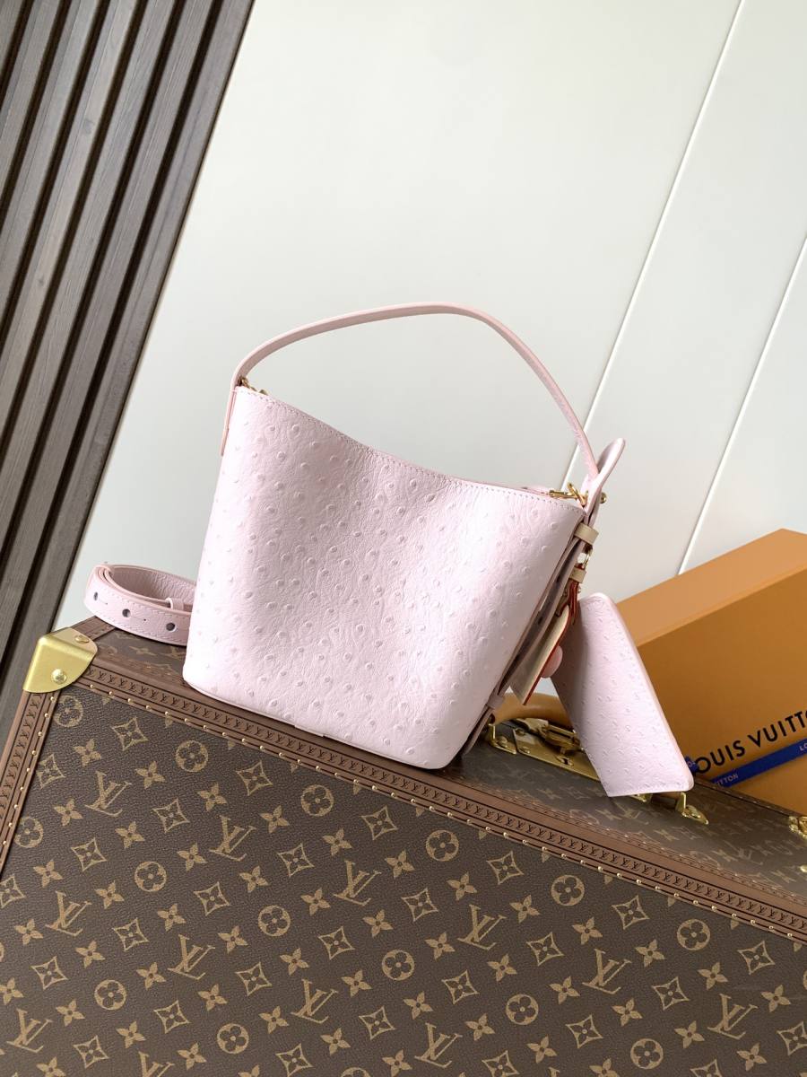 Louis Vuitton Handbag M12925 FD4D
