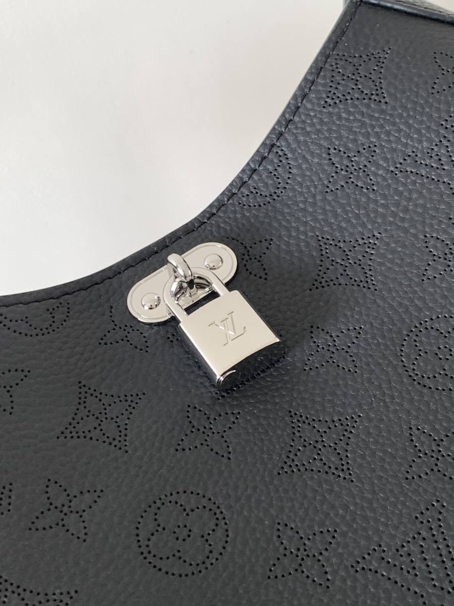 Louis Vuitton Handbag M14618 B6BF