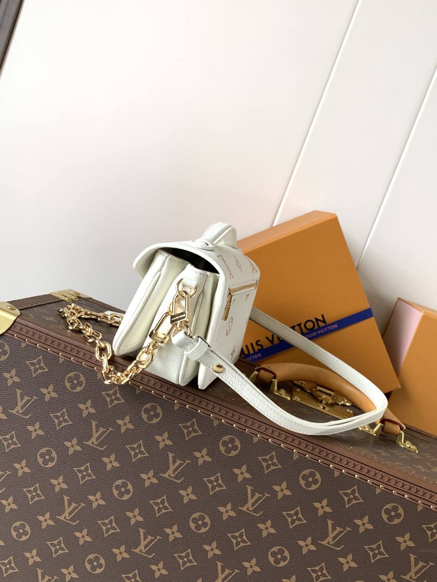 Louis Vuitton Handbag M23081 D353