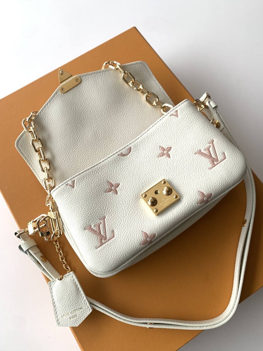 Louis Vuitton Handbag M23081 D353