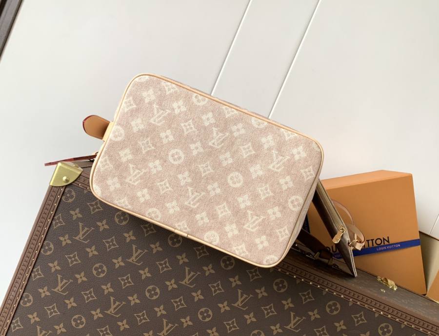 Louis Vuitton Handbag M25727 1798