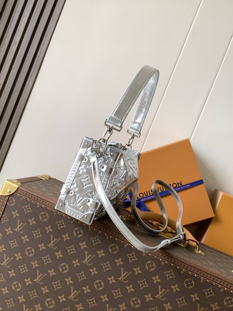 Louis Vuitton Handbag M26223 429B