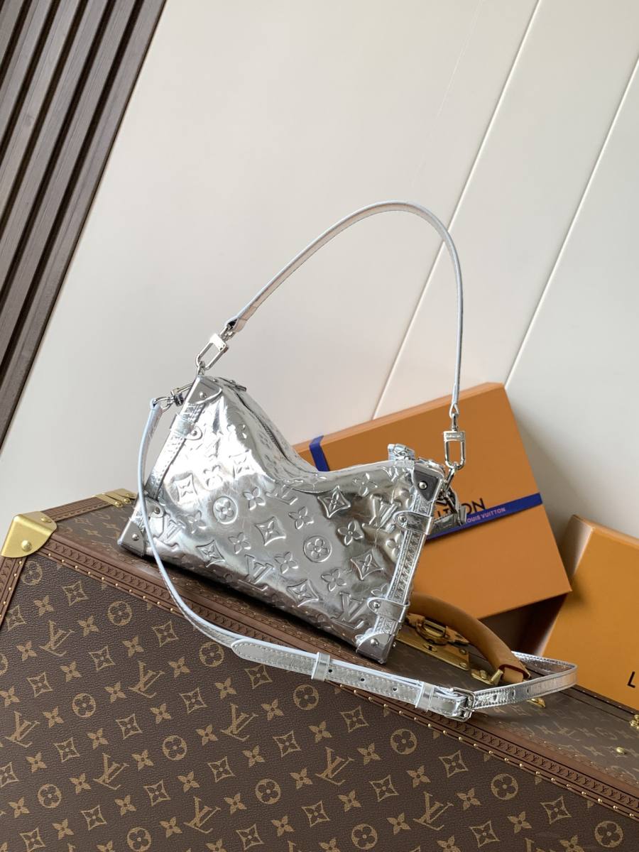 Louis Vuitton Handbag M26223 429B
