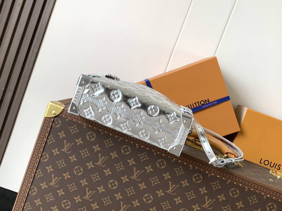 Louis Vuitton Handbag M26223 429B