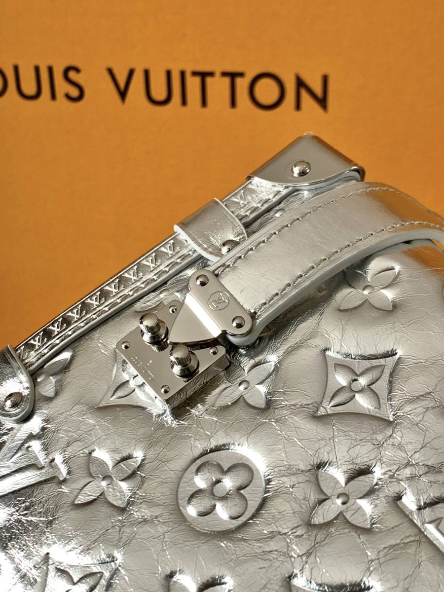 Louis Vuitton Handbag M26223 429B