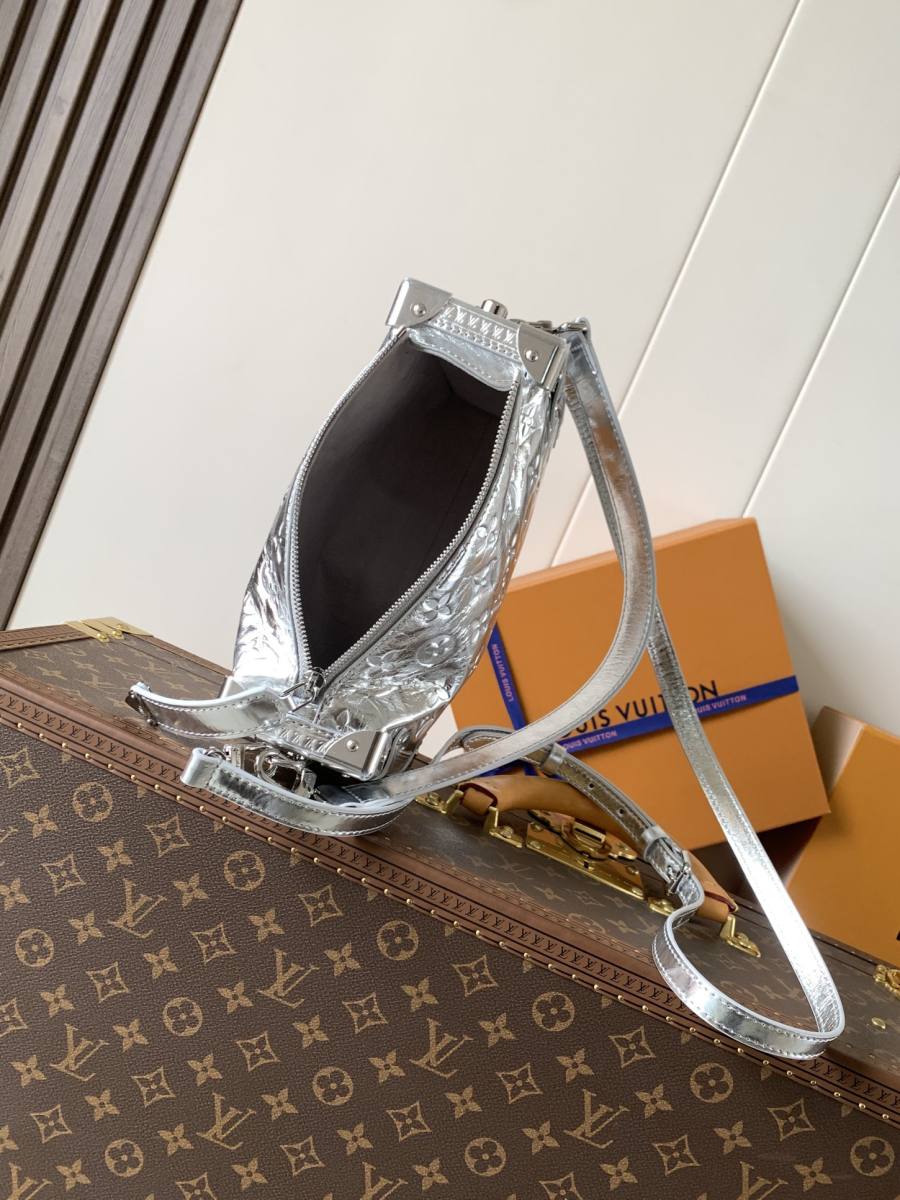 Louis Vuitton Handbag M26223 429B