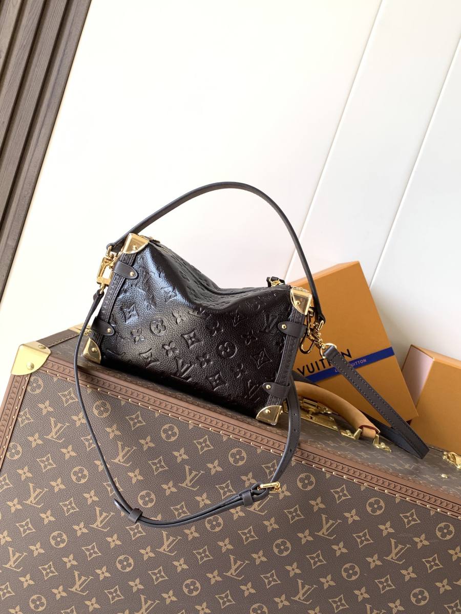 Louis Vuitton Handbag M26304 5B39