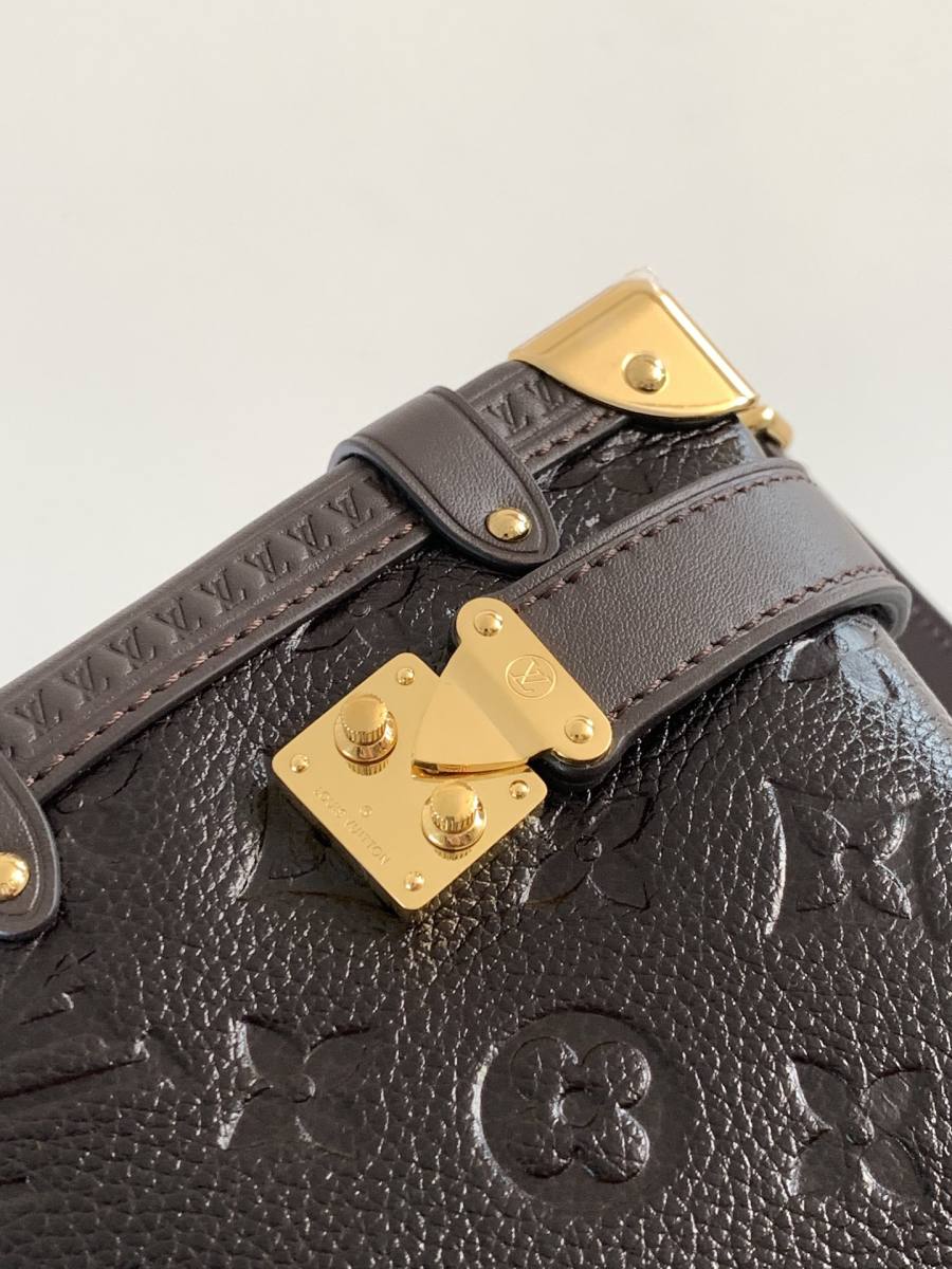 Louis Vuitton Handbag M26304 5B39