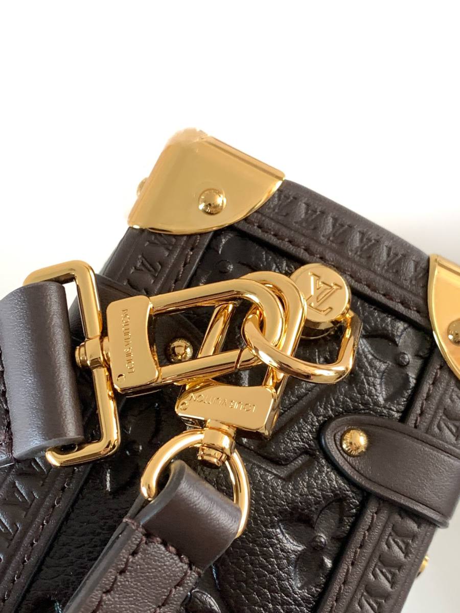 Louis Vuitton Handbag M26304 5B39