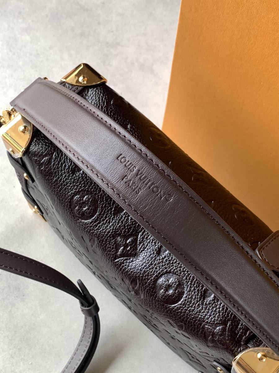 Louis Vuitton Handbag M26304 5B39